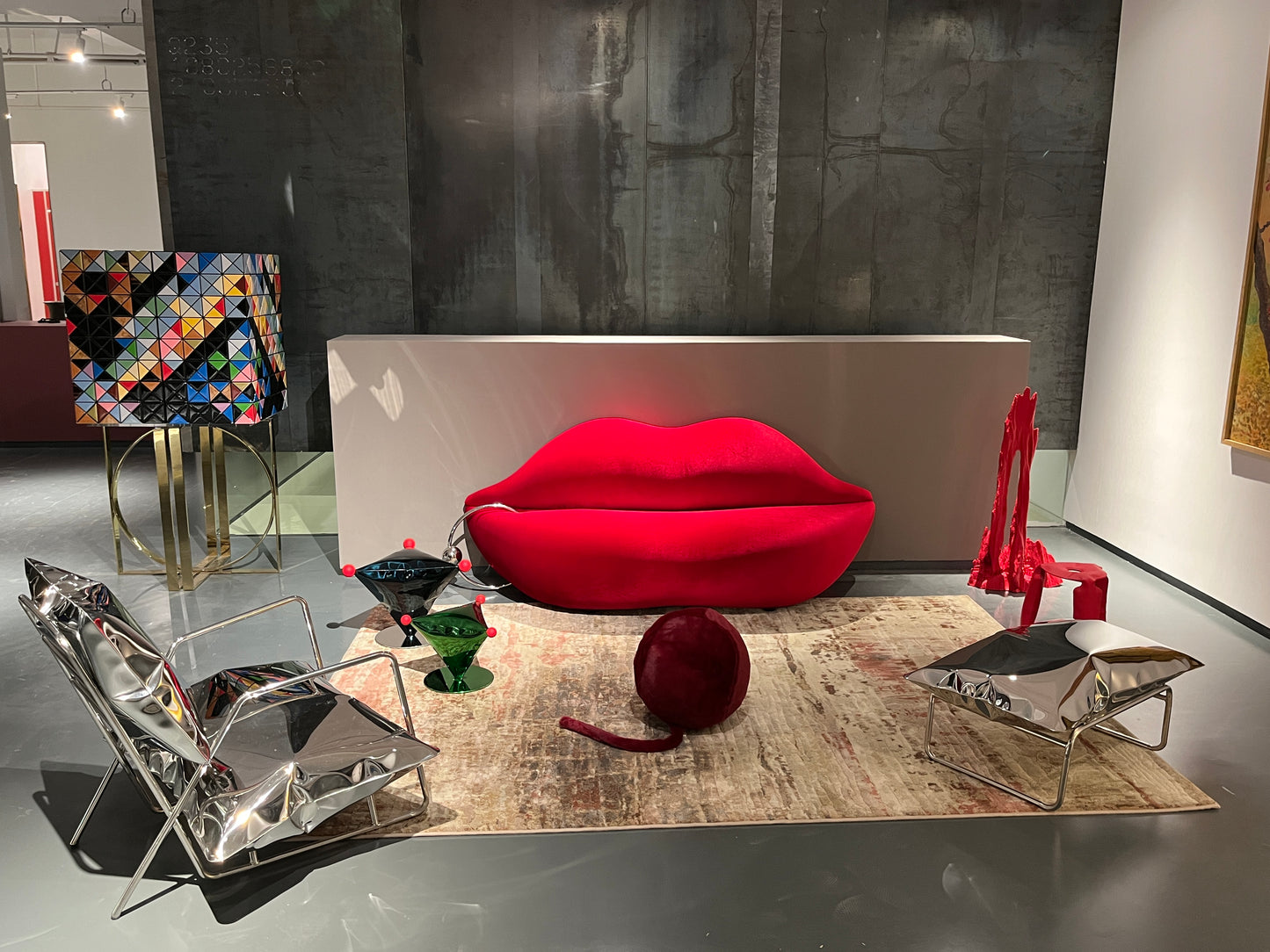 red lip sofa